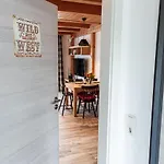 Wild West Apartment *